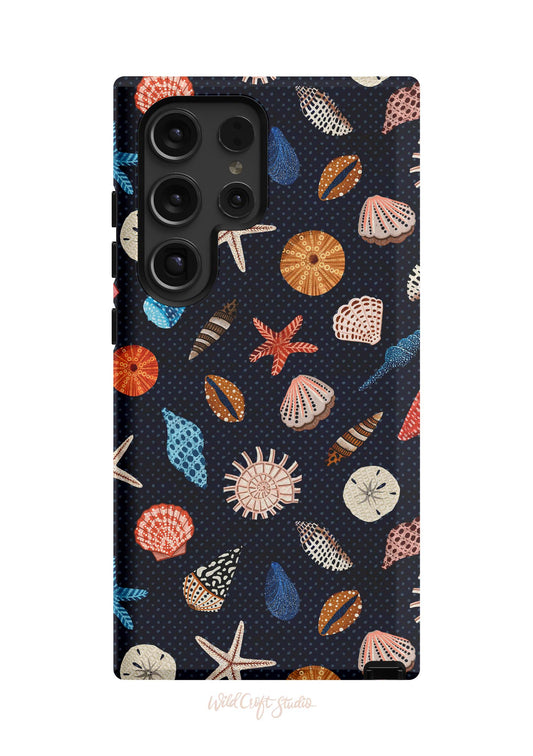 a cell phone case with shells on it